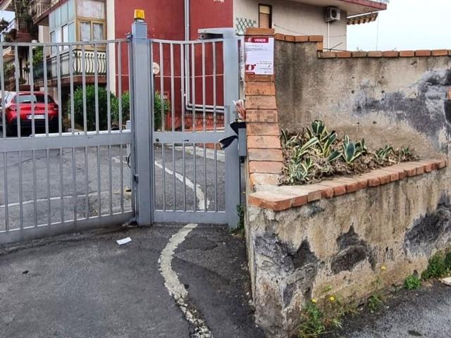 Locale Commerciale in vendita a Monte Po-Nesima-San Leone-Rapisardi, Catania