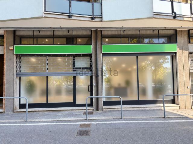 Locale Commerciale in vendita a Casetta, Como