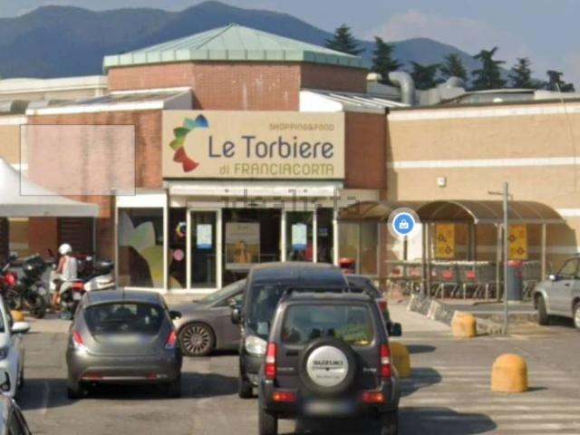 Locale Commerciale in vendita a Timoline, Corte Franca
