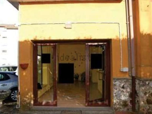 Locale Commerciale in vendita a Bassano Romano, Lazio