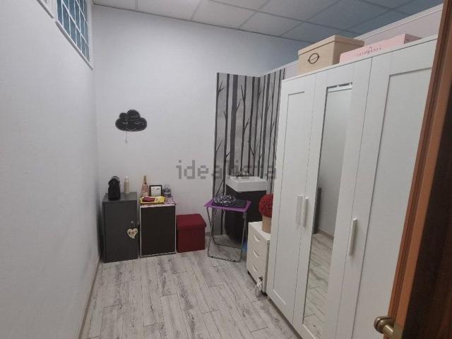 Locale Commerciale in vendita a Cella, Re