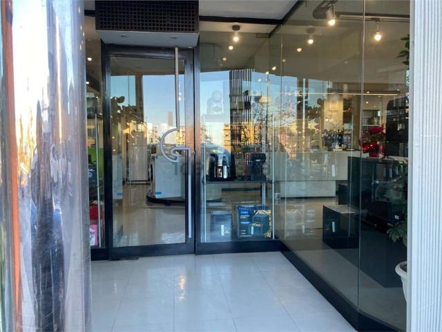 Locale Commerciale in vendita a Marche, Ancona
