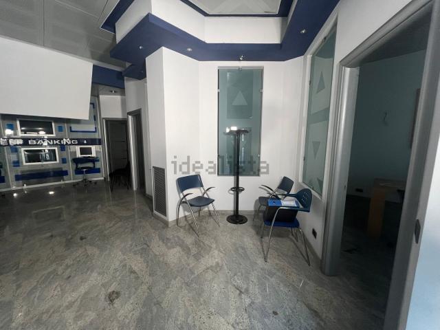 Locale Commerciale in vendita a Puglia, Taranto