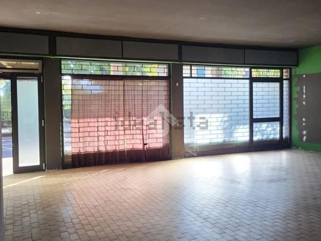 Locale Commerciale in vendita a Villongo, Lombardia