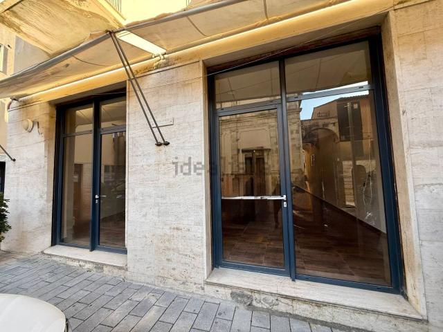 Locale Commerciale in vendita a Neghelli, Orbetello