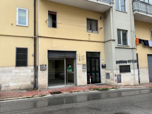Locale Commerciale in vendita a Verderuolo, Potenza
