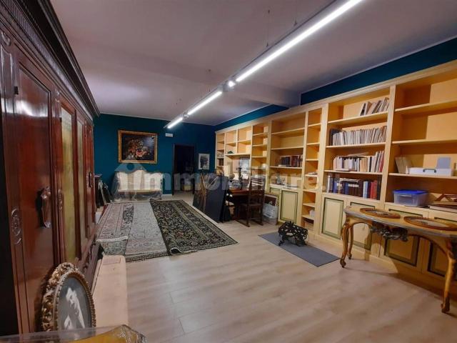 Locale Commerciale in vendita a Santa Lucia, Bastia Umbra
