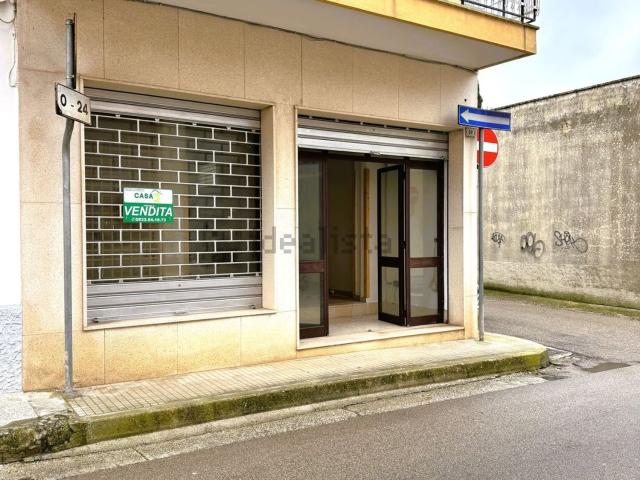 Locale Commerciale in vendita a Puglia, Lecce