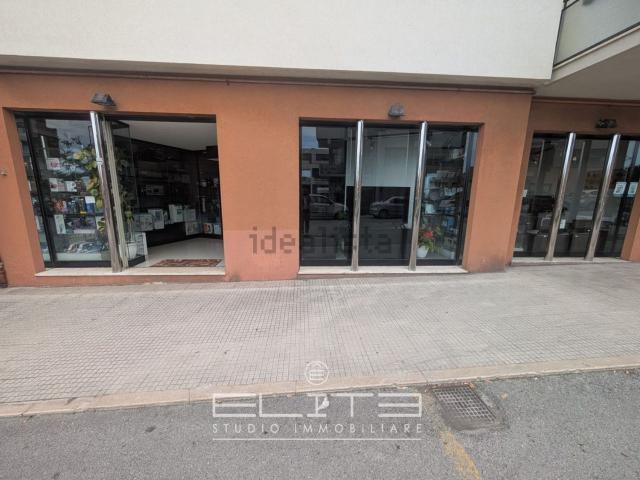 Locale Commerciale in vendita a Marche, Ancona