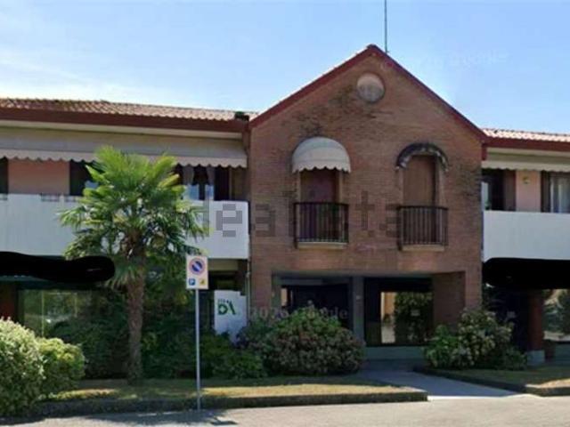Locale Commerciale in vendita a Roveredo In Piano, Friuli-Venezia Giulia