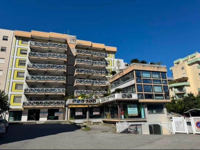 Locale Commerciale in vendita a Torre Alta, Calabria