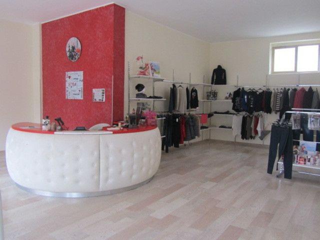 Locale Commerciale in vendita a Guglionesi, Molise