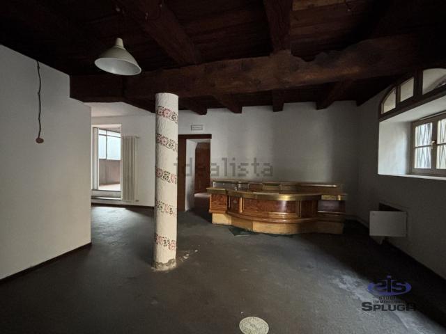 Locale Commerciale in vendita a Morbegno, Lombardia