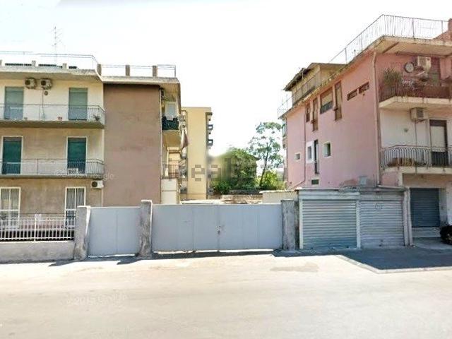Locale Commerciale in vendita a Monte Po-Nesima-San Leone-Rapisardi, Catania