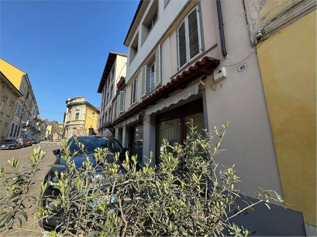 Locale Commerciale in vendita a Piemonte, Asti