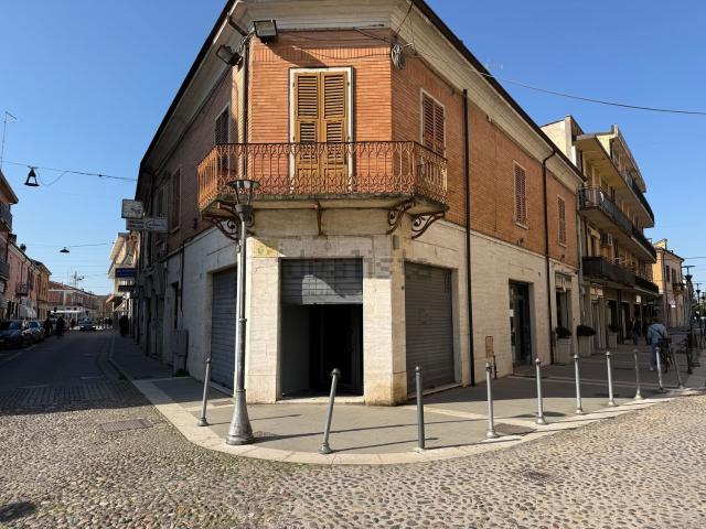 Locale Commerciale in vendita a Portomaggiore, Reggio Emilia