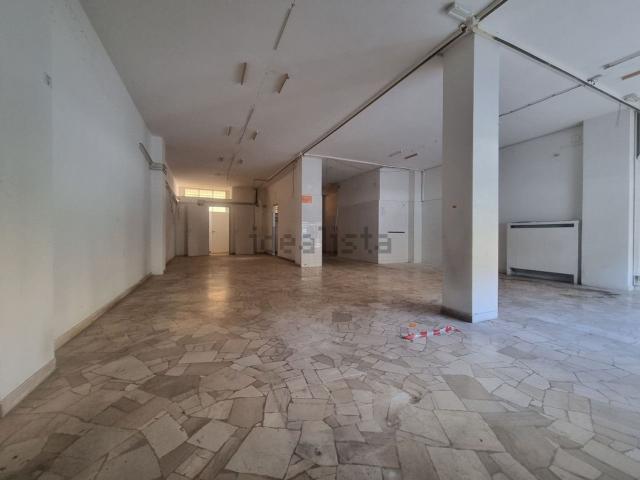 Locale Commerciale in vendita a Quartiere 5, Firenze