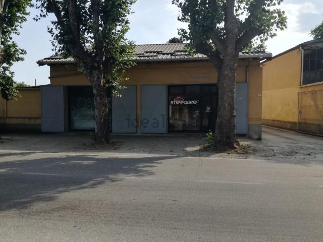 Locale Commerciale in vendita a Piemonte, Alessandria