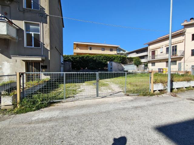 Locale Commerciale in vendita a Santa Teresa, Spoltore