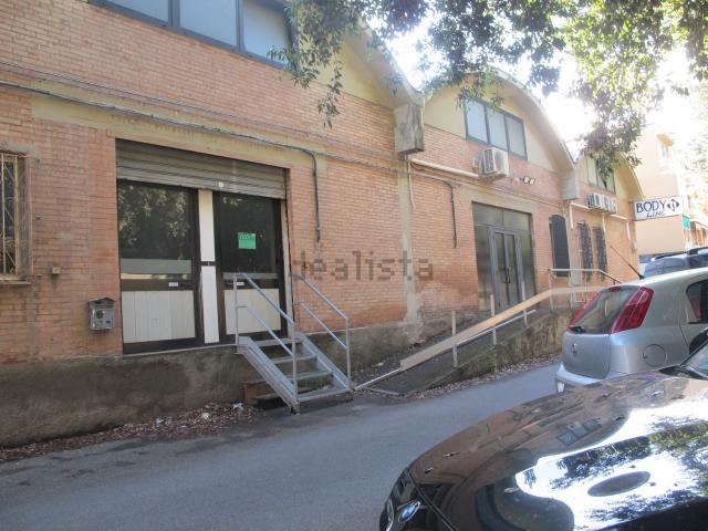 Locale Commerciale in vendita a Porta a Terra, Piombino