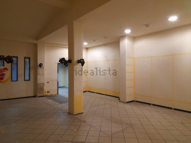 Locale Commerciale in vendita a Borgo-Sanzio, Catania