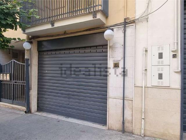 Locale Commerciale in vendita a Puglia, Bari