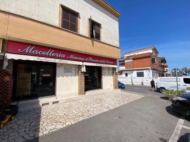 Locale Commerciale in vendita a Roma Capitale, Lazio