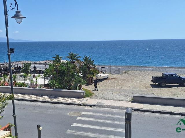 Locale Commerciale in vendita a Nizza Di Sicilia, Sicilia