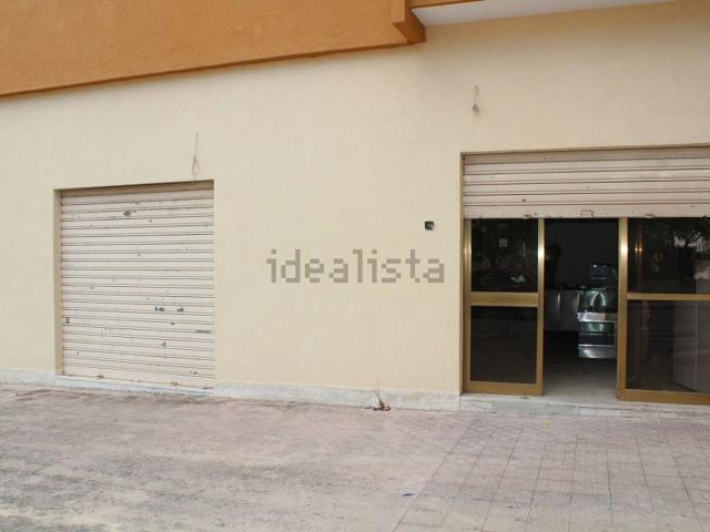 Locale Commerciale in vendita a Puglia, Barletta-andria-trani