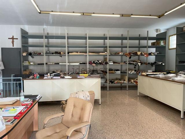 Locale Commerciale in vendita a Stra, Veneto