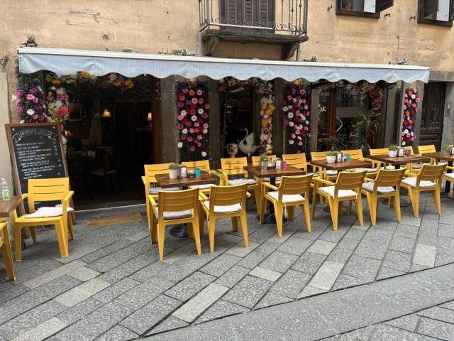 Locale Commerciale in vendita a Le Gotrau, Aosta / Aoste