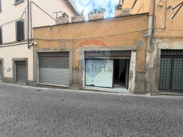 Locale Commerciale in vendita a Viterbo, Lazio