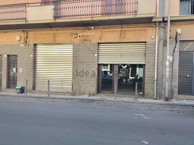 Locale Commerciale in vendita a Aci Catena, Sicilia