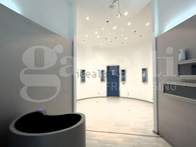 Locale Commerciale in vendita a Puglia, Lecce