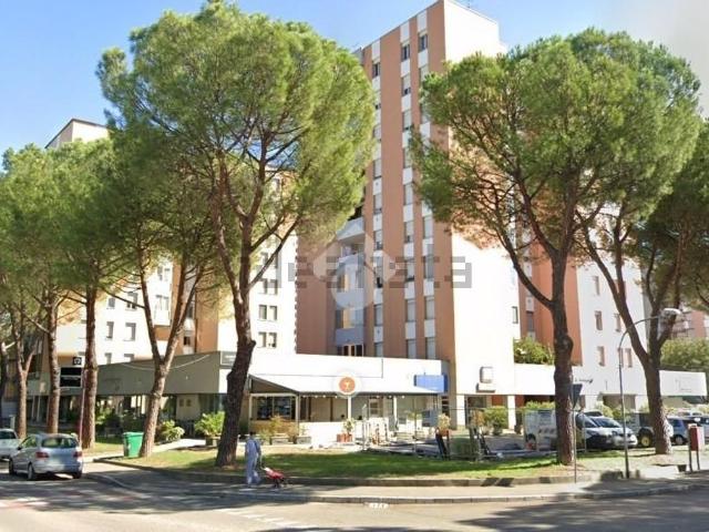 Locale Commerciale in vendita a Nuovo Circondario Imolese, Imola