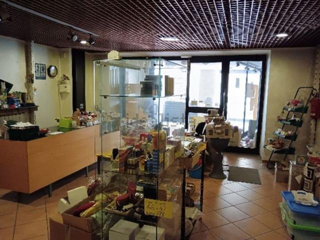 Locale Commerciale in vendita a Barriera Vecchia-San Giacomo, Villa Opicina