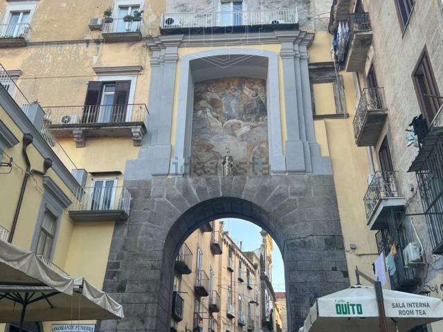 Locale Commerciale in vendita a Municipalità 4, Campania