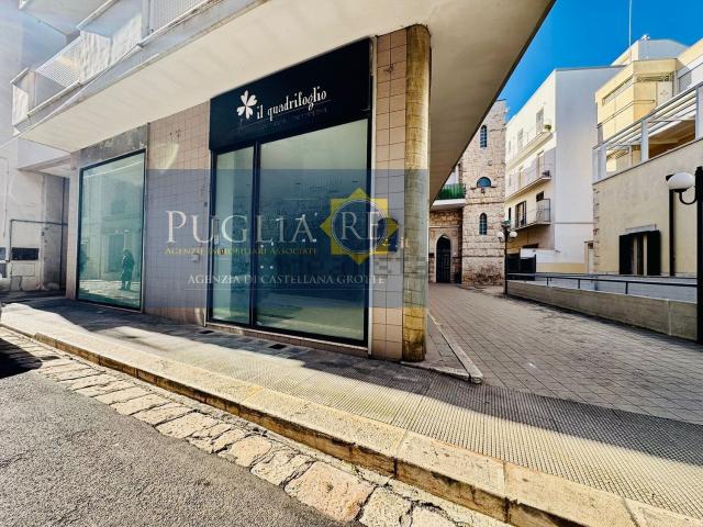 Locale Commerciale in vendita a Puglia, Bari