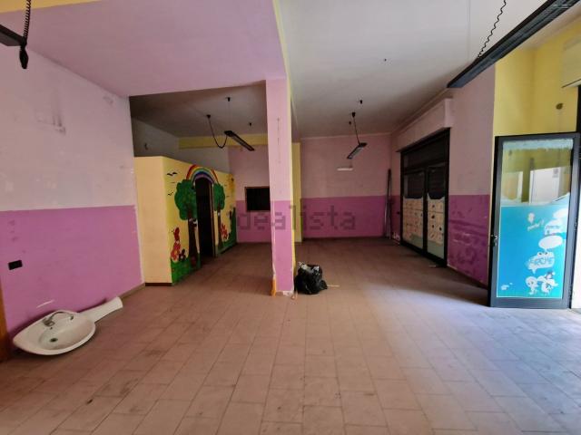 Locale Commerciale in vendita a Giarre, Sicilia