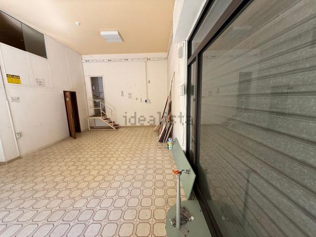 Locale Commerciale in vendita a Terni, Umbria