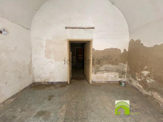 Locale Commerciale in vendita a Noto, Sicilia
