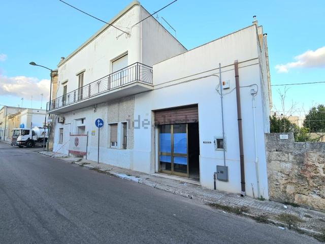 Locale Commerciale in vendita a Presicce, Puglia