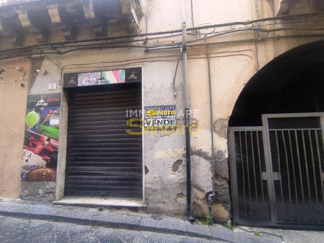Locale Commerciale in vendita a Paternò, Sicilia