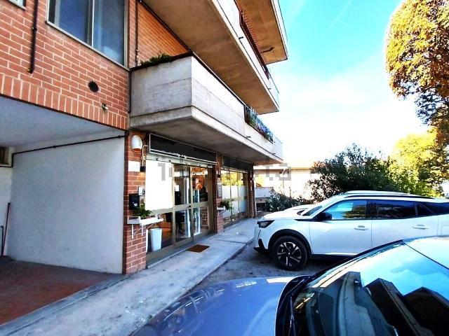 Locale Commerciale in vendita a Borroni, Foligno