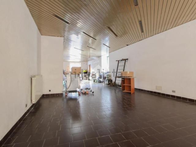 Locale Commerciale in vendita a Comunità Montana della Valle Brembana, Zogno