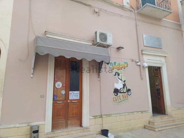 Locale Commerciale in vendita a Puglia, Lecce