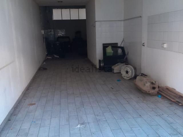 Locale Commerciale in vendita a Acireale, Sicilia