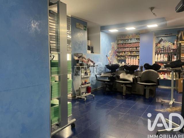 Locale Commerciale in vendita a Comunità della Vallagarina, Borgo Sacco