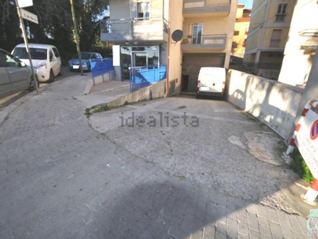 Locale Commerciale in vendita a Ragusa, Sicilia