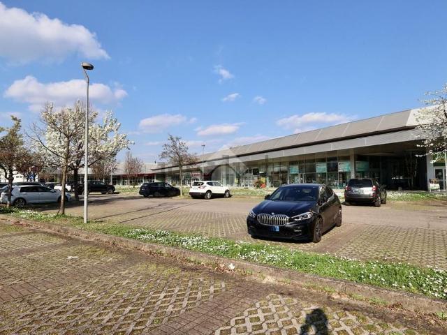 Locale Commerciale in vendita a Cavazzoli, Re